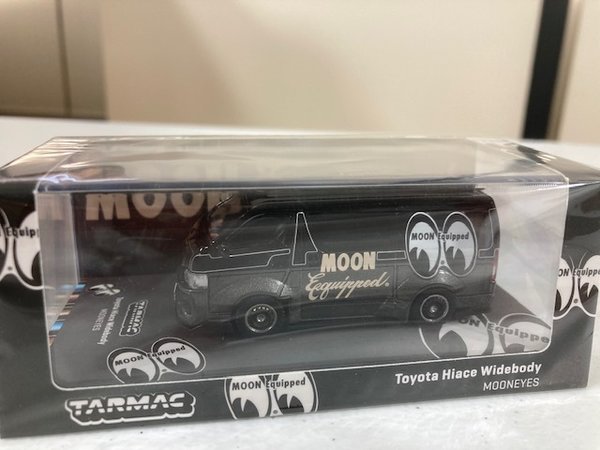 T64-038-ME2 Toyota Hiace Widebody Mooneyes - black Tarmac Works