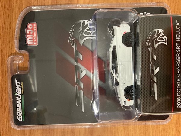gl51425 2018 Dodge Charger SRT Hellcat, white/black Greenlight